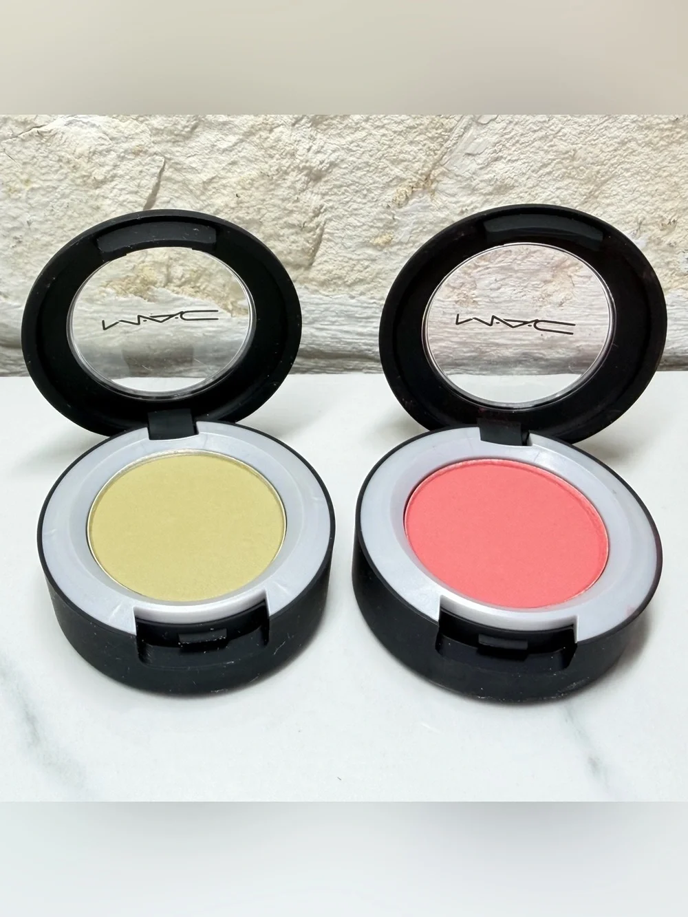 ⭐ MAC Eye Shadow Bundle - A Little Tamed & Per-suade Me
